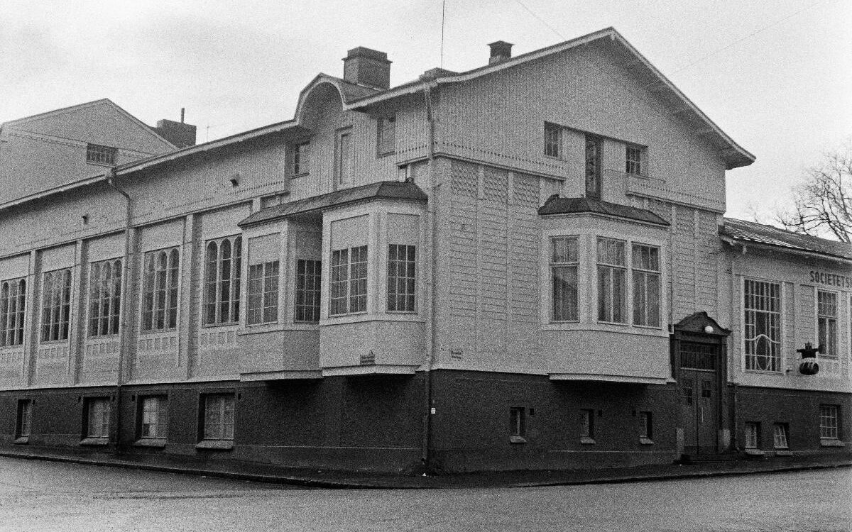 Loviisan seurahuone julkisivu